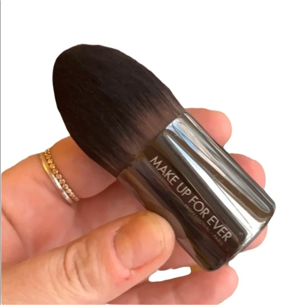 N/NB MUFE FOUNDATION KABUKI - MEDIUM - 110